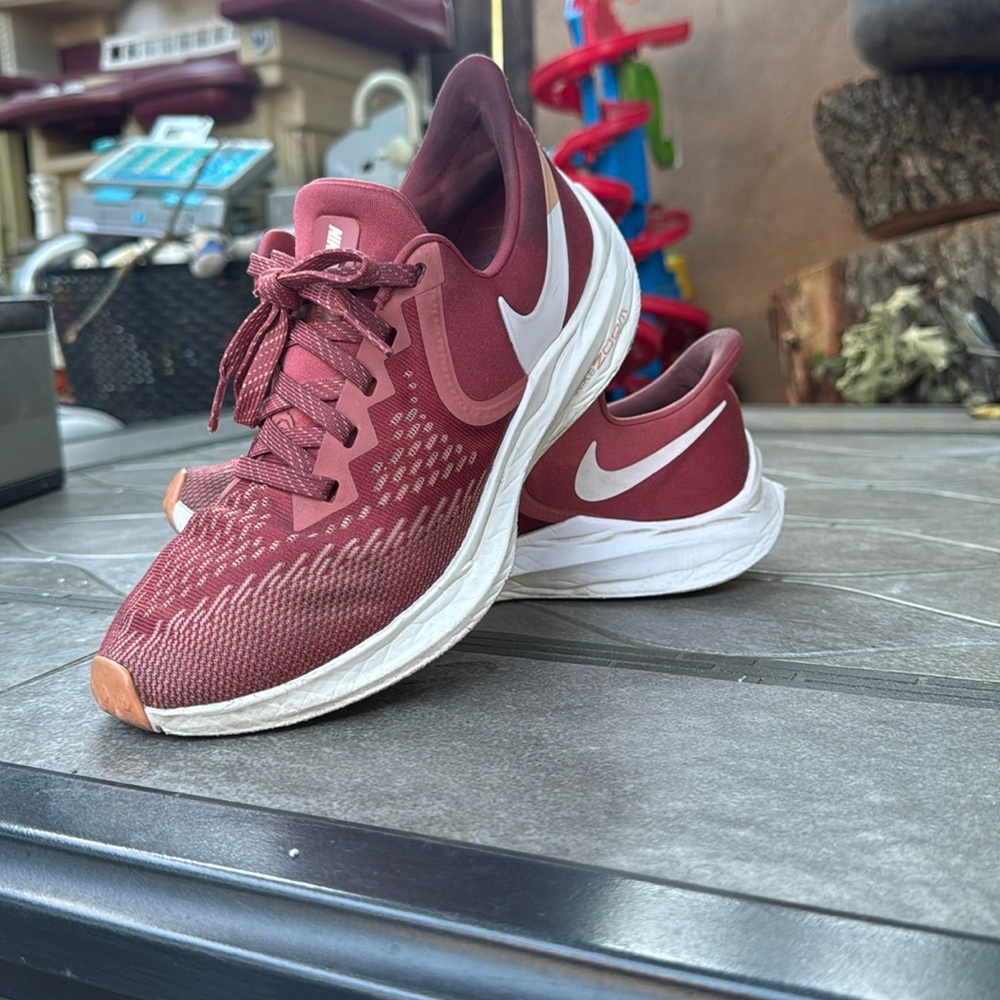 Nike Women's Air Zoom Winflo 6 Athletic Running Shoe Pink AQ8228-800